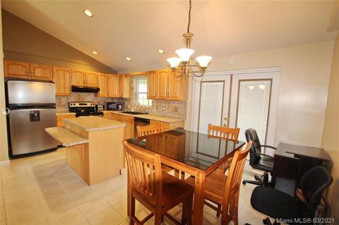 2043 SE 34th Ln, Taylor Creek, FL 34974 photo 2