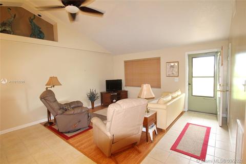 2043 SE 34th Ln, Taylor Creek, FL 34974 photo 8