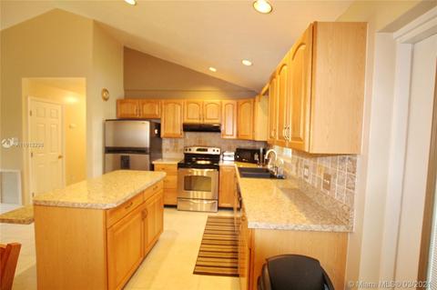 2043 SE 34th Ln, Taylor Creek, FL 34974 photo 4
