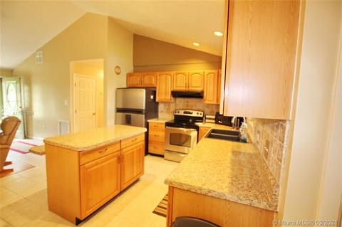 2043 SE 34th Ln, Taylor Creek, FL 34974 photo 5
