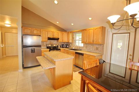 2043 SE 34th Ln, Taylor Creek, FL 34974 photo 3
