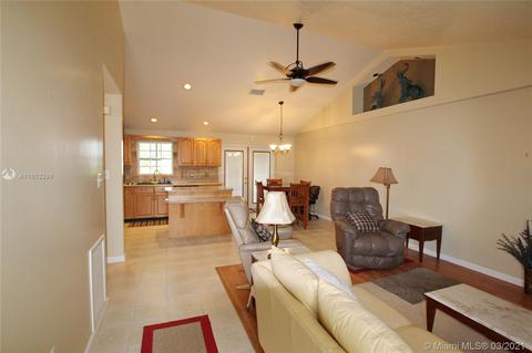 2043 SE 34th Ln, Taylor Creek, FL 34974 photo 7