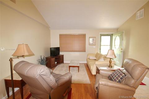 2043 SE 34th Ln, Taylor Creek, FL 34974 photo 10