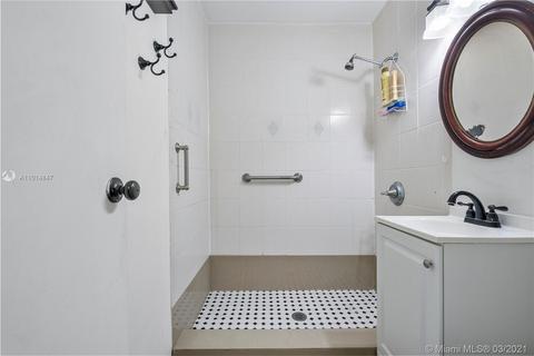 968 E 33rd St, Hialeah, FL 33013 photo 4