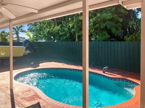 820 SE 3rd Pl, Hialeah, FL 33010 photo 6