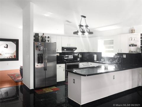 820 SE 3rd Pl, Hialeah, FL 33010 photo 10