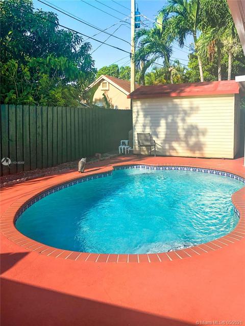 820 SE 3rd Pl, Hialeah, FL 33010 photo 1