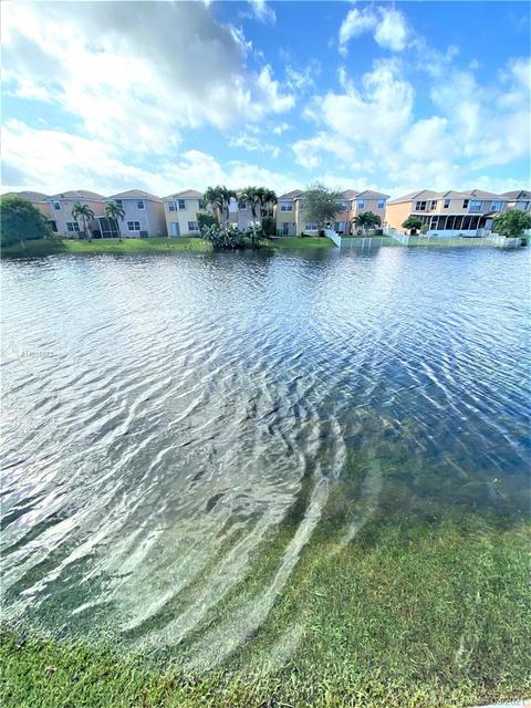 9332 NW 55th St, Sunrise, FL 33351 photo 5
