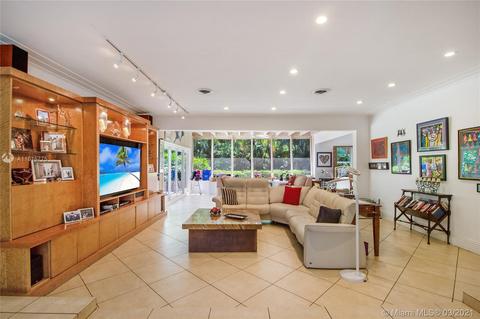 5 E Shore Dr E, Miami, FL 33133 photo 3