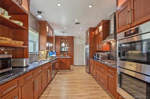 5 E Shore Dr E, Miami, FL 33133 photo 9