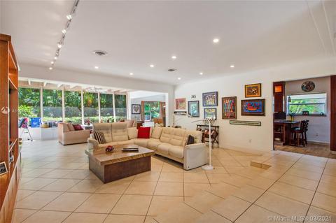 5 E Shore Dr E, Miami, FL 33133 photo 2
