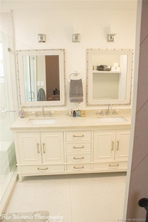 8765 NW 149th Ter, Miami Lakes, FL 33018 photo 11