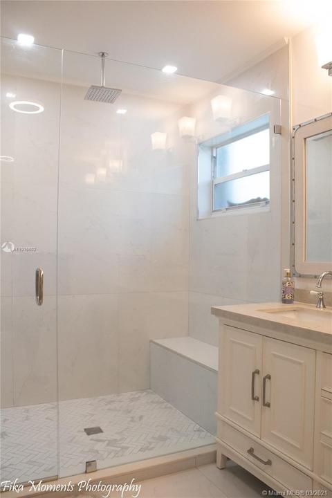 8765 NW 149th Ter, Miami Lakes, FL 33018 photo 5
