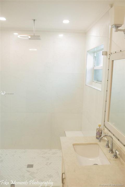 8765 NW 149th Ter, Miami Lakes, FL 33018 photo 9
