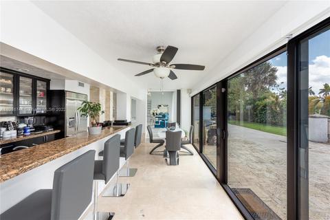 6820 N Augusta Dr, Hialeah, FL 33015 photo 14
