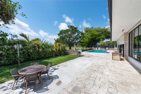 6820 N Augusta Dr, Hialeah, FL 33015 photo 28