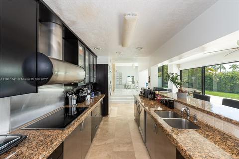 6820 N Augusta Dr, Hialeah, FL 33015 photo 13
