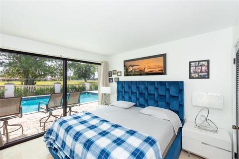6820 N Augusta Dr, Hialeah, FL 33015 photo 27