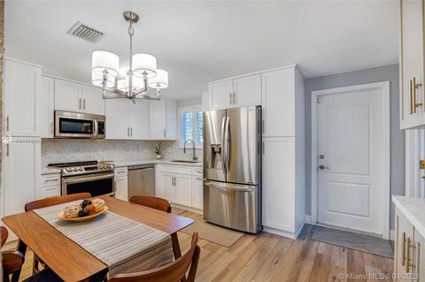 1265 Thrush Ave, Miami Springs, FL 33166 photo 6