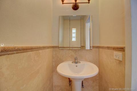1370 W 69th St, Hialeah, FL 33014 photo 7
