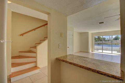 1370 W 69th St, Hialeah, FL 33014 photo 11