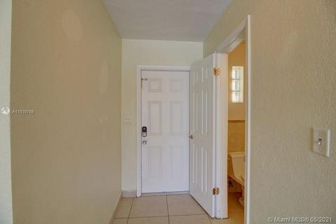 1370 W 69th St, Hialeah, FL 33014 photo 8