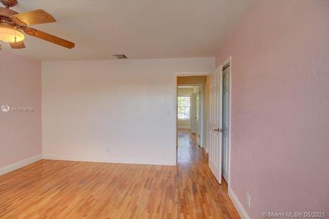 1370 W 69th St, Hialeah, FL 33014 photo 32