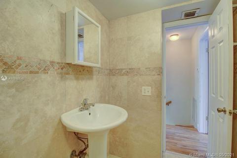 1370 W 69th St, Hialeah, FL 33014 photo 28