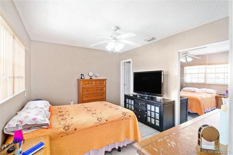 1271 W 76th St, Hialeah, FL 33014 photo 6