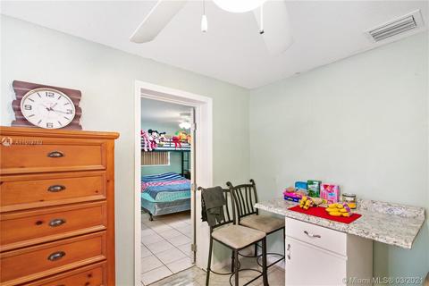 1271 W 76th St, Hialeah, FL 33014 photo 26