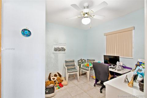1271 W 76th St, Hialeah, FL 33014 photo 11