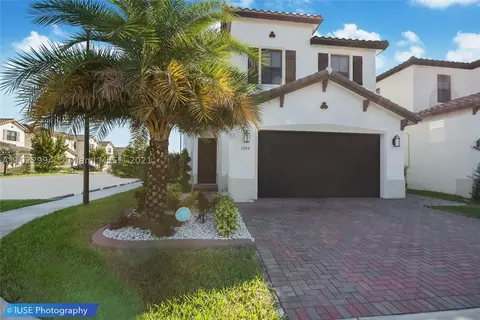 3208 W 98th Pl, Hialeah, FL 33018 photo 1