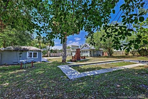 608 SE 5th St, Stuart, FL 34994 photo 2
