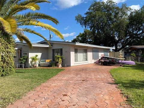731 Hialeah Dr, Hialeah, FL 33010 photo 2