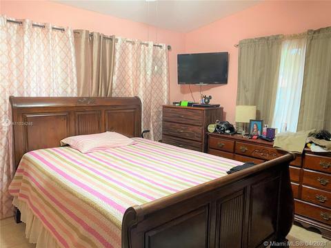 731 Hialeah Dr, Hialeah, FL 33010 photo 6