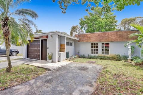 7333 Pine Valley Dr, Hialeah, FL 33015 photo 1