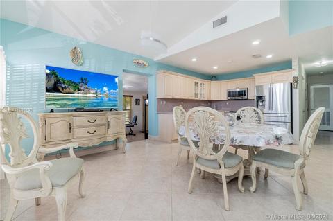 301 E 41st St, Hialeah, FL 33013 photo 2