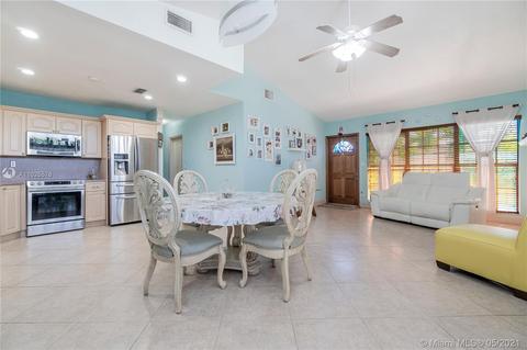 301 E 41st St, Hialeah, FL 33013 photo 9