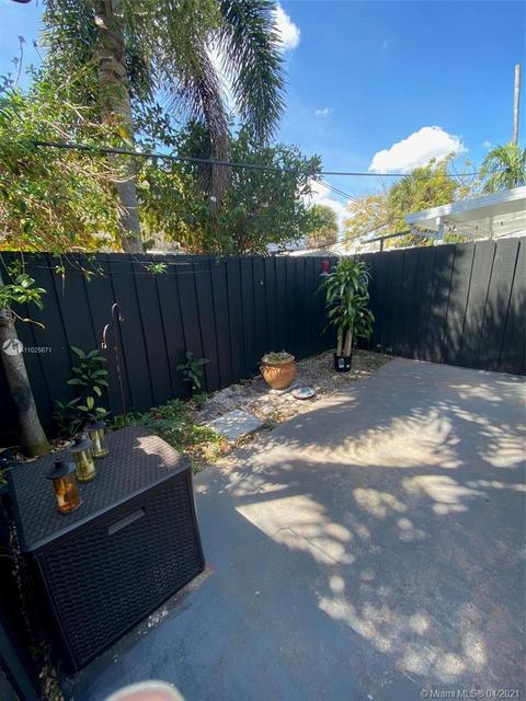 1870 W 73rd Pl, Hialeah, FL 33014 photo 2