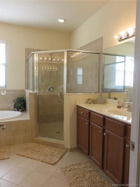 8619 W 33rd Ave, Hialeah, FL 33018 photo 14