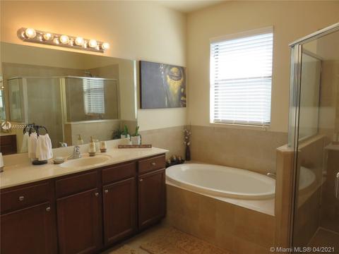 8619 W 33rd Ave, Hialeah, FL 33018 photo 15