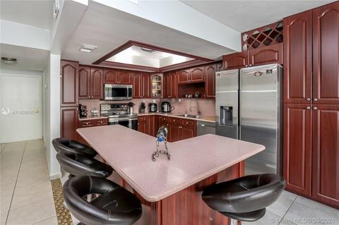 7095 W 3rd Ave, Hialeah, FL 33014 photo 5