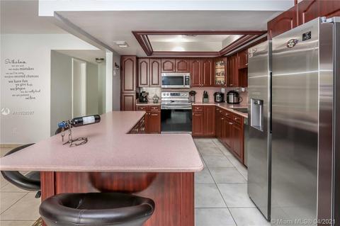 7095 W 3rd Ave, Hialeah, FL 33014 photo 6