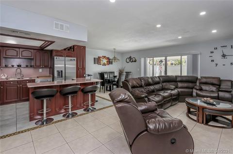 7095 W 3rd Ave, Hialeah, FL 33014 photo 3