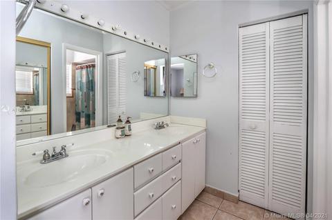 7095 W 3rd Ave, Hialeah, FL 33014 photo 11