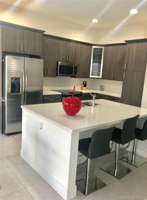 3229 W 97th St, Hialeah, FL 33018 photo 6