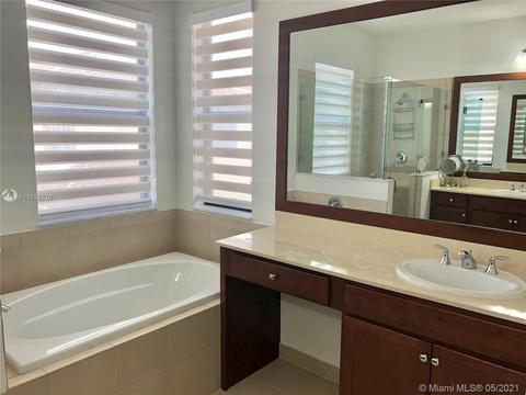 3229 W 97th St, Hialeah, FL 33018 photo 8