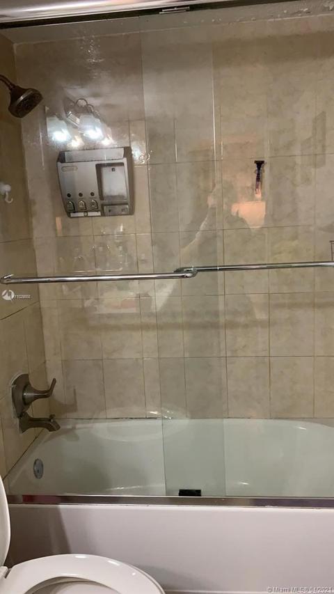1900 W 68th St #E306, Hialeah, FL 33014 photo 8