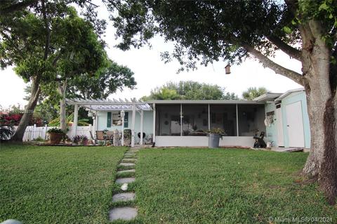 2122 SE 33rd St, Taylor Creek, FL 34974 photo 2