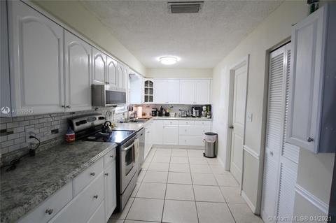 2122 SE 33rd St, Taylor Creek, FL 34974 photo 4